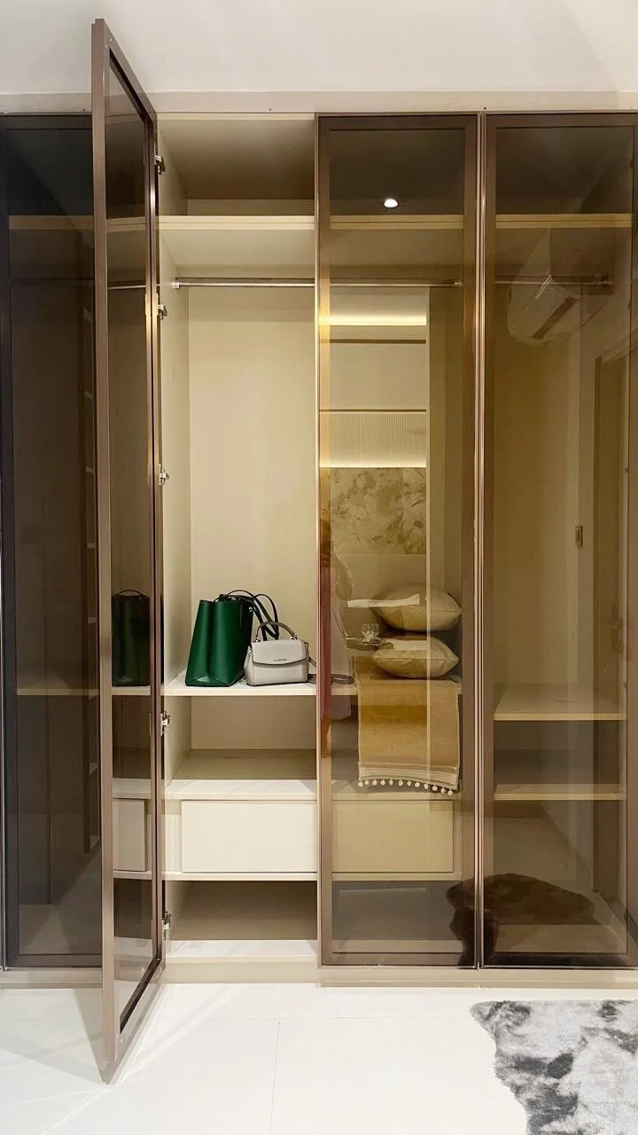 Walk-in wardrobe with glass-fronted units